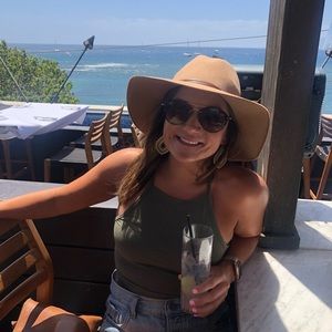 Meet your Posher, Maxyne